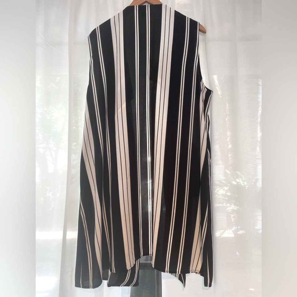EMME brand vest/ waistcoat - Picture 2 of 4